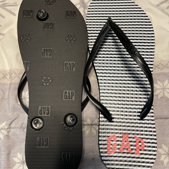 Gap Black & White Striped New Flip Flops 
Size 9 Womens $14 - Picture 2 of 2